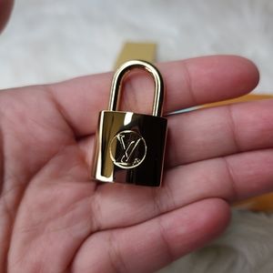 NEW UNUSED LOUIS VUITTON GOLD LOCK KEY SET